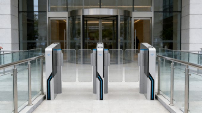 Cửa phân làn Thân mỏng Speed Gate EF3213L – Giải pháp kiểm soát ra vào tốc độ cao 1 EF3213L Speed Gate Installation Examples and Real-World Applications